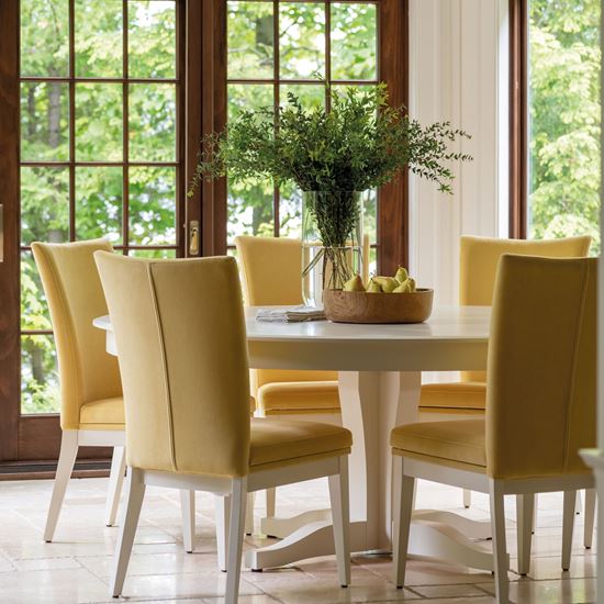 Canadel collection with Classic Round Tabvle with wide base