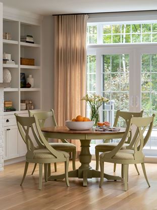 Canadel collection with Traditional Round Table and XP Base